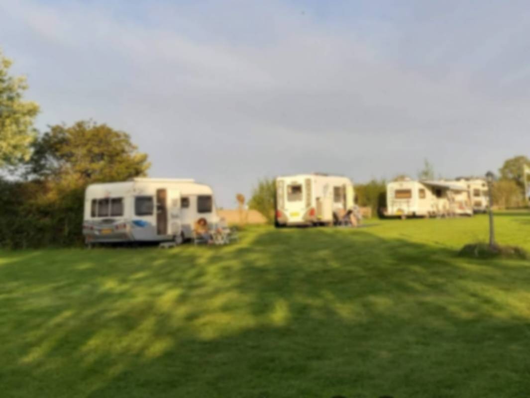 Minicamping De Watertoren — Sítio de acampamento in Tuk