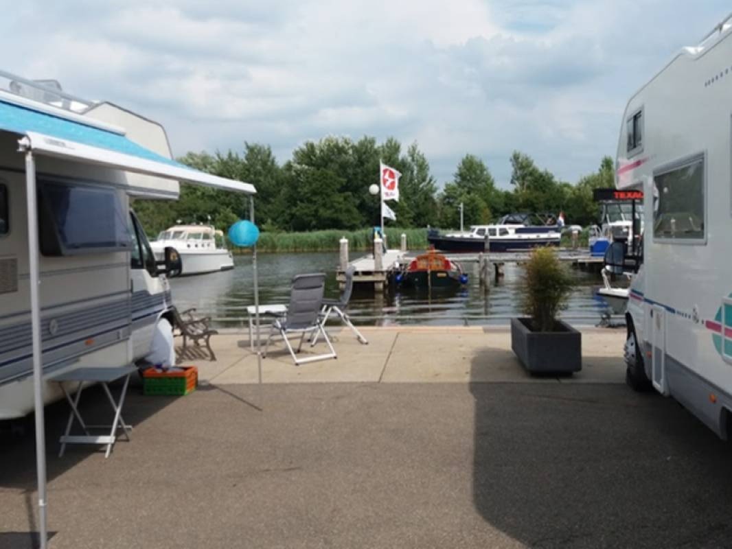 RFU Jachtspecialist — Sítio para autocaravanas in Irnsum