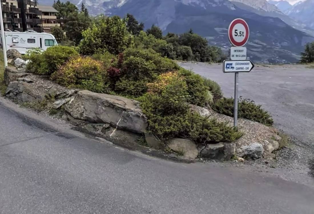Stellplatz Uvernet-Fours — Karavan Sitesi in Uvernet-Fours