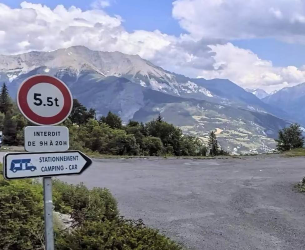 Stellplatz Uvernet-Fours — Camperplaats in Uvernet-Fours