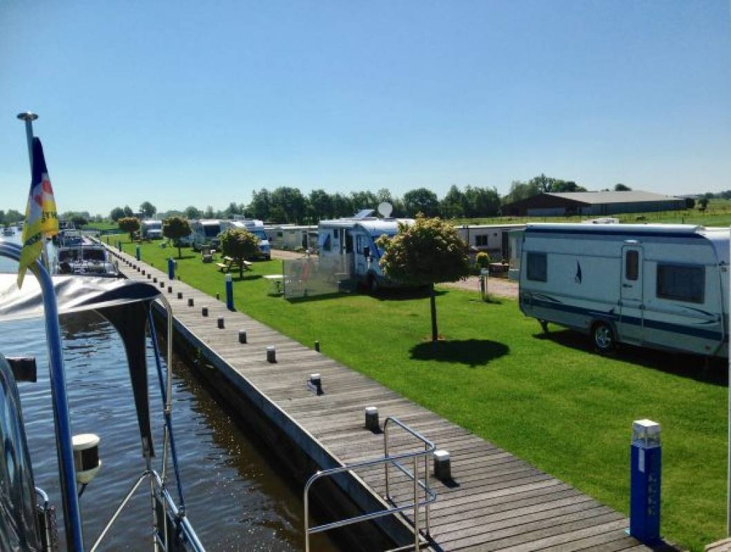 Turkskip — Campingplatz in Echtenerbrug