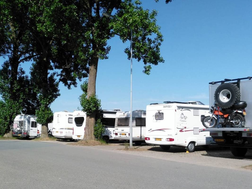 Camperplaats Rijnhaven — Stellplatz in Wageningen