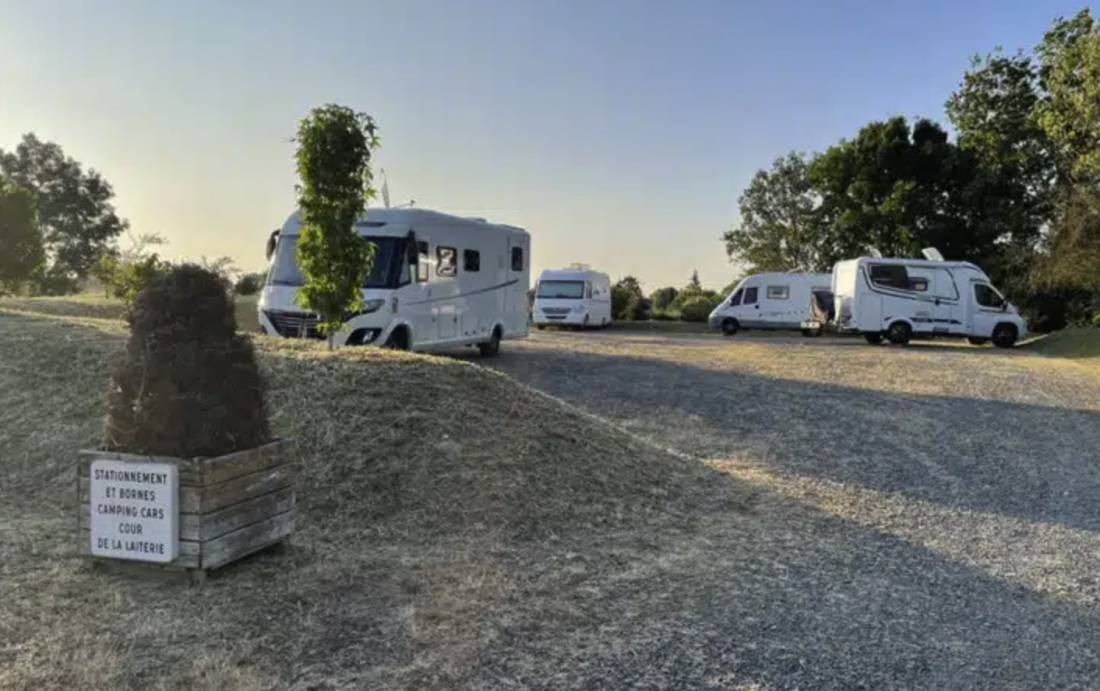 WoMo Stellplatz Saint-Clément-des-Levées — Karavan Sitesi in Saint-Clément-des-Levées