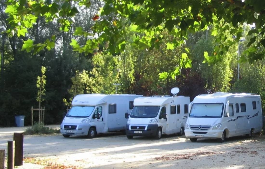 Stellplatz Rives-du-Loir-en-Anjou — Area di sosta in Rives-du-Loir-en-Anjou