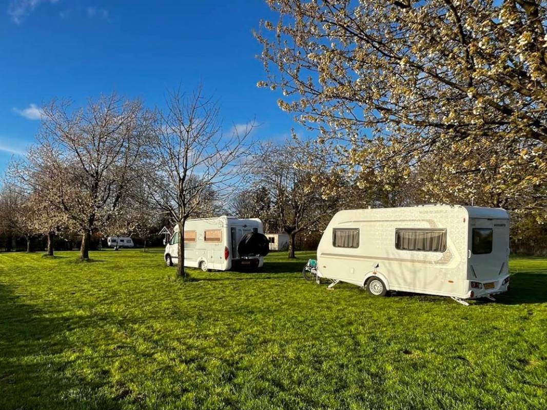 Camping Oenselsfruitweike — Campingplatz in Schimmert