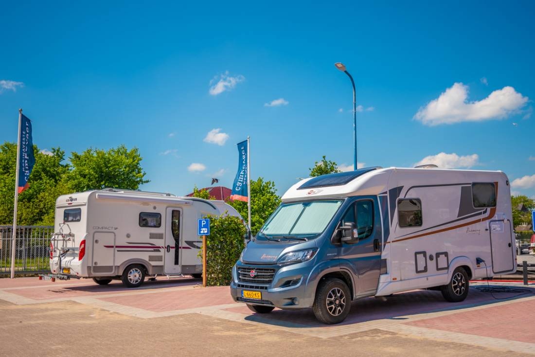 Camperplaats Marinaveste Campevaer — Stellplatz in Sneek