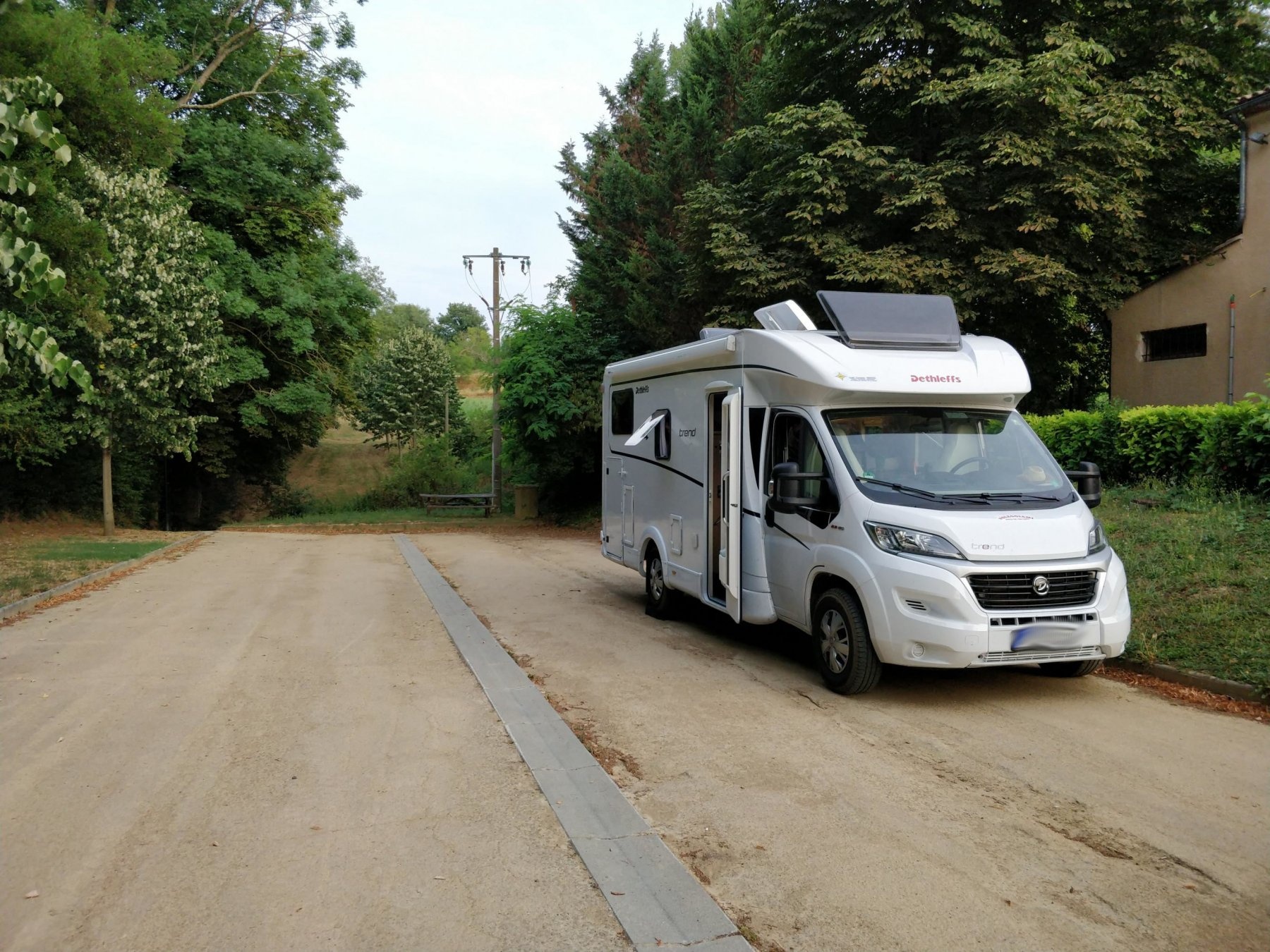 Stellplatz Salles-sur-l'Hers — Ställplats in Salles-sur-l'Hers