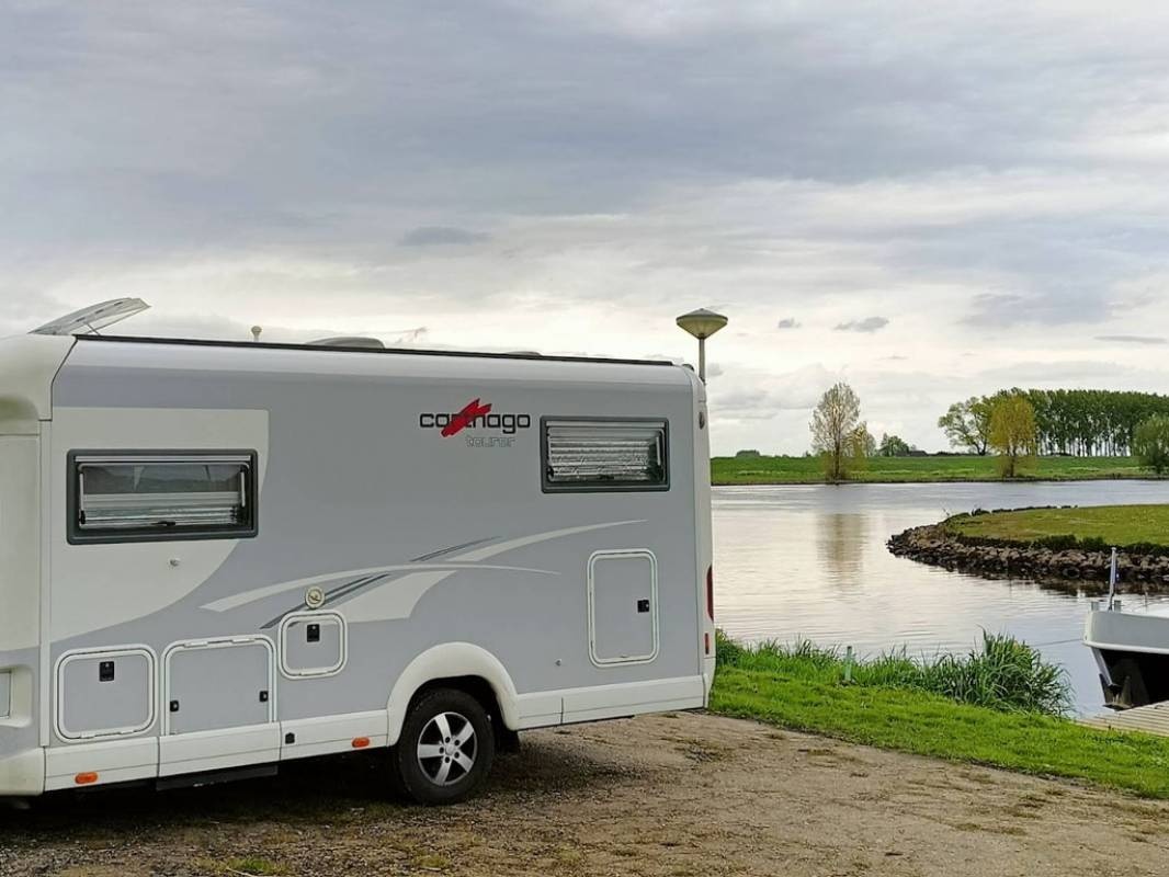 Jachthaven 't Stukske - WSV De Bergse Maas — Stellplatz in Waalwijk