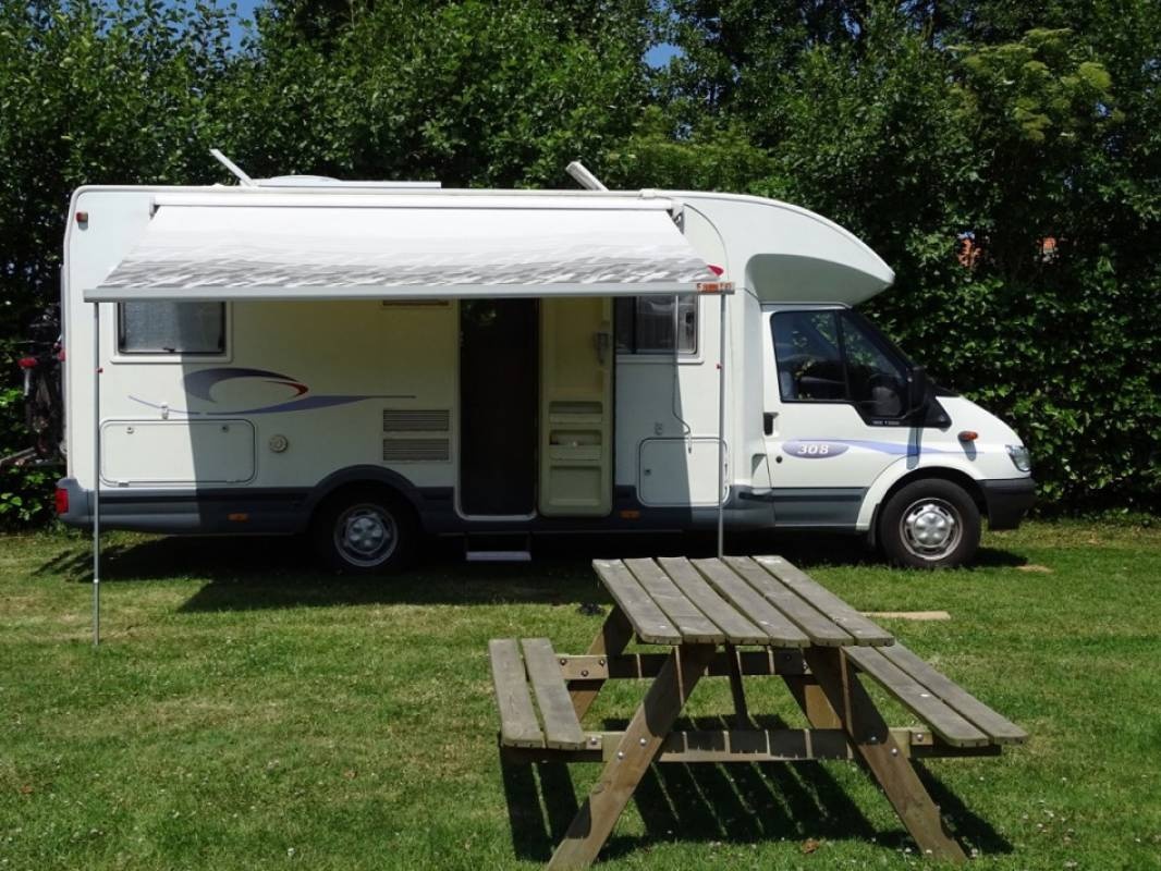 Minicamping De Goudsbloem — Camping Site in Serooskerke