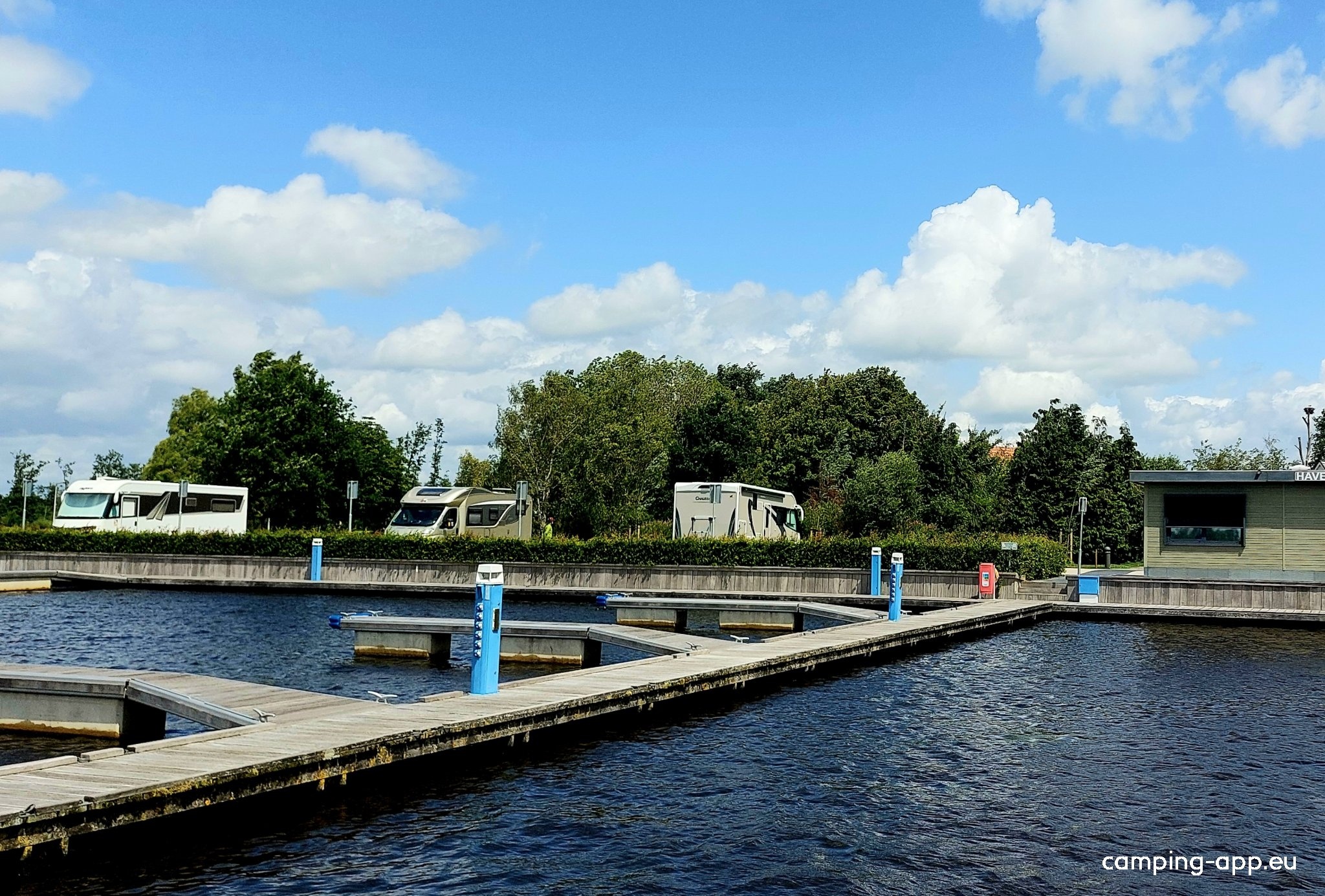 Passantenhaven Driewegsluis — Area Autocaravanas in Nijetrijne