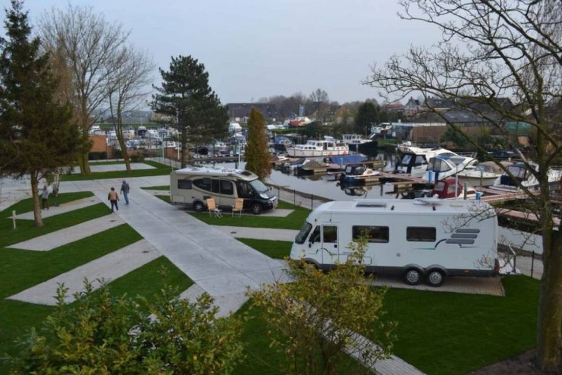 Yachthaven Crezee — Area Autocaravanas in Lage Zwaluwe