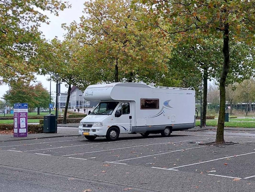 Camperplaats Boulevard Noord Bergen Op Zoom — Campervan Site in Bergen op Zoom
