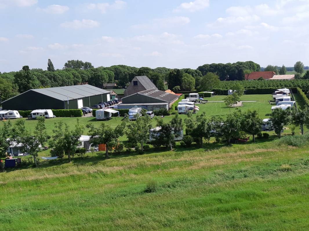 Boerderij-Camping De Linde — Camping in Doeveren