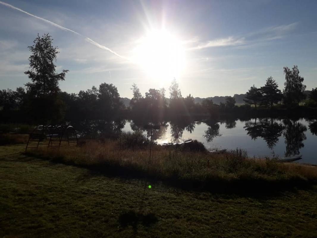 Camping Aan De Bosrand — Area da campeggio in Zevenhuizen