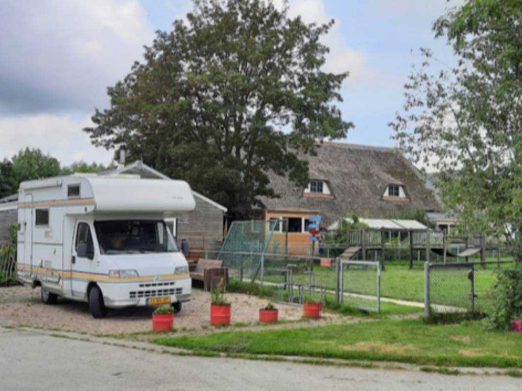 Belevingsboerderij de Zes Grazen — Sp. parking dla kamperów in Sint Annen