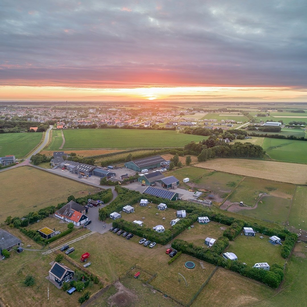 Boerderijcamping De Hal — Kamp yeri in Den Burg