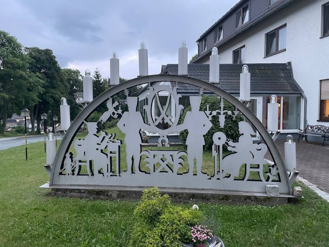 Landgasthof Wemmer  Großrückerswalde — Vid restaurangen in Großrückerswalde