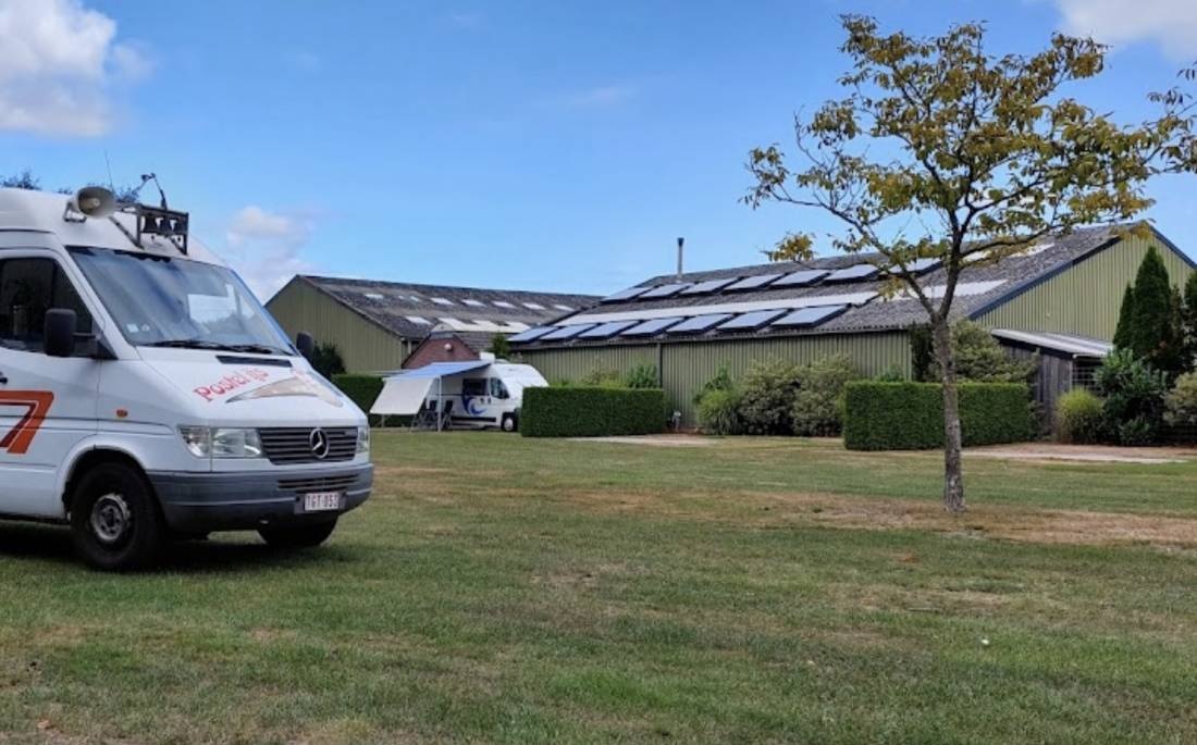 Mini Camping De Veldhoeve — Camping Site in Veldhoven