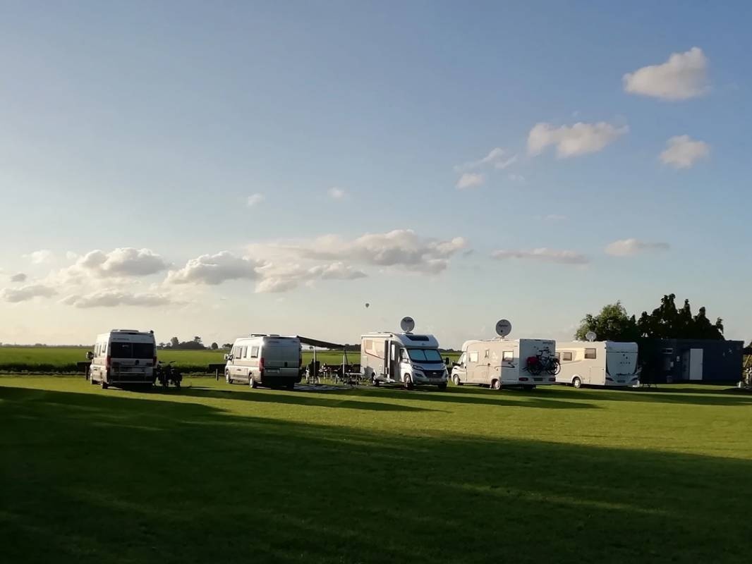 Camperlplaats De Pekelaar Fam. Lamain — Sp. parking dla kamperów in Nieuwe Pekela