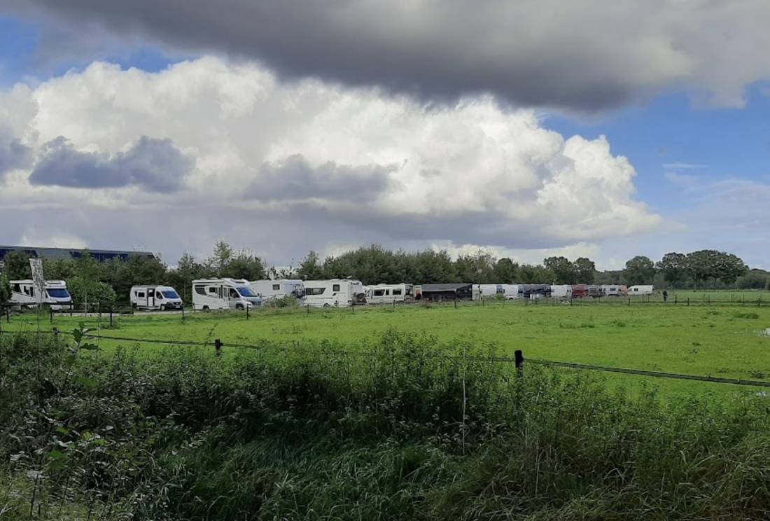De Spekdonken - Boerderijterras en Camperplaatsen — Ställplats in Vessem