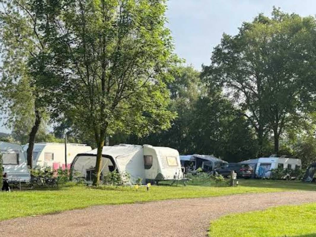 Camping Halve Maan — Kemping in Well