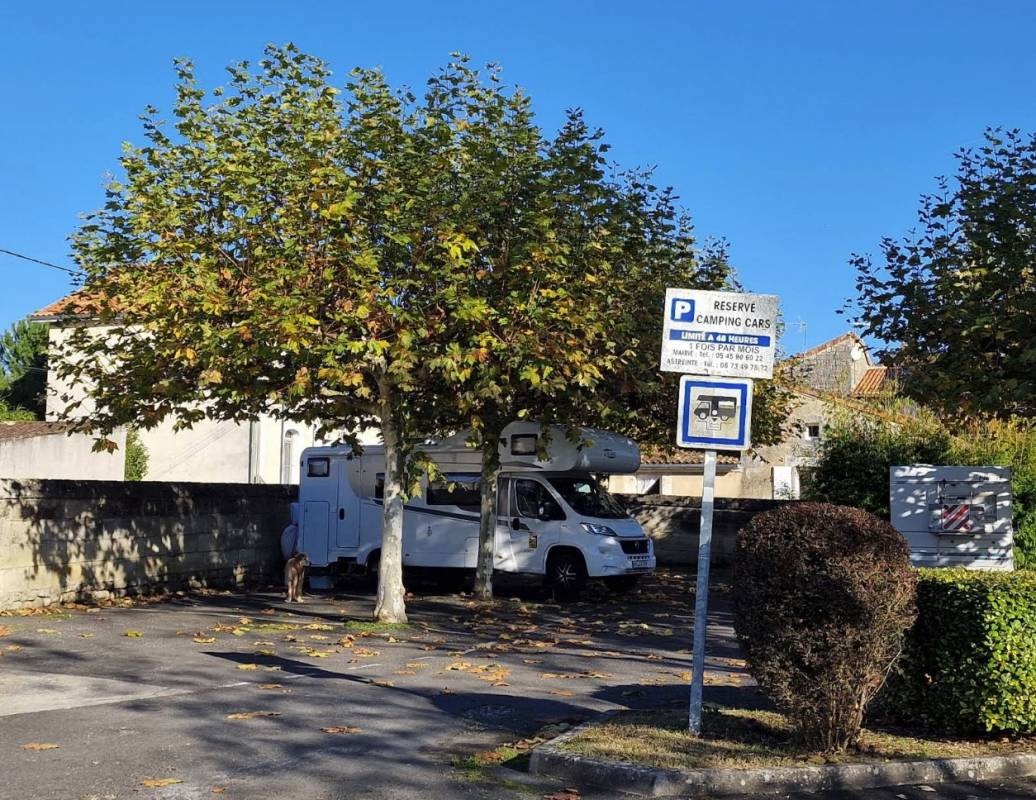 WoMo Stellplatz Nersac — Campervan Site in Nersac