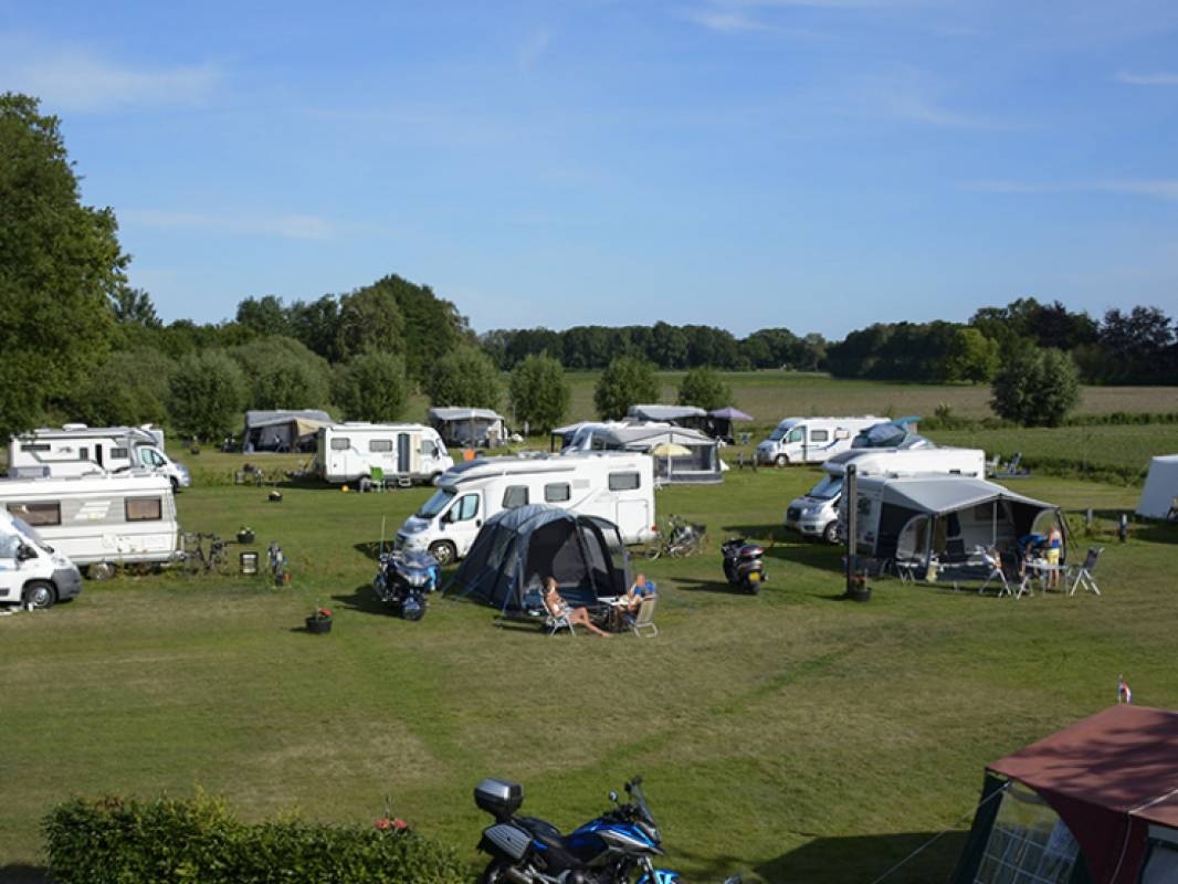 Minicamping Bij Ons Achter — Campingplatz in Heeswijk-Dinther