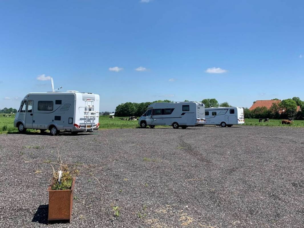 Camperplaats Nij Beets — 露营车营地 in Nij Beets