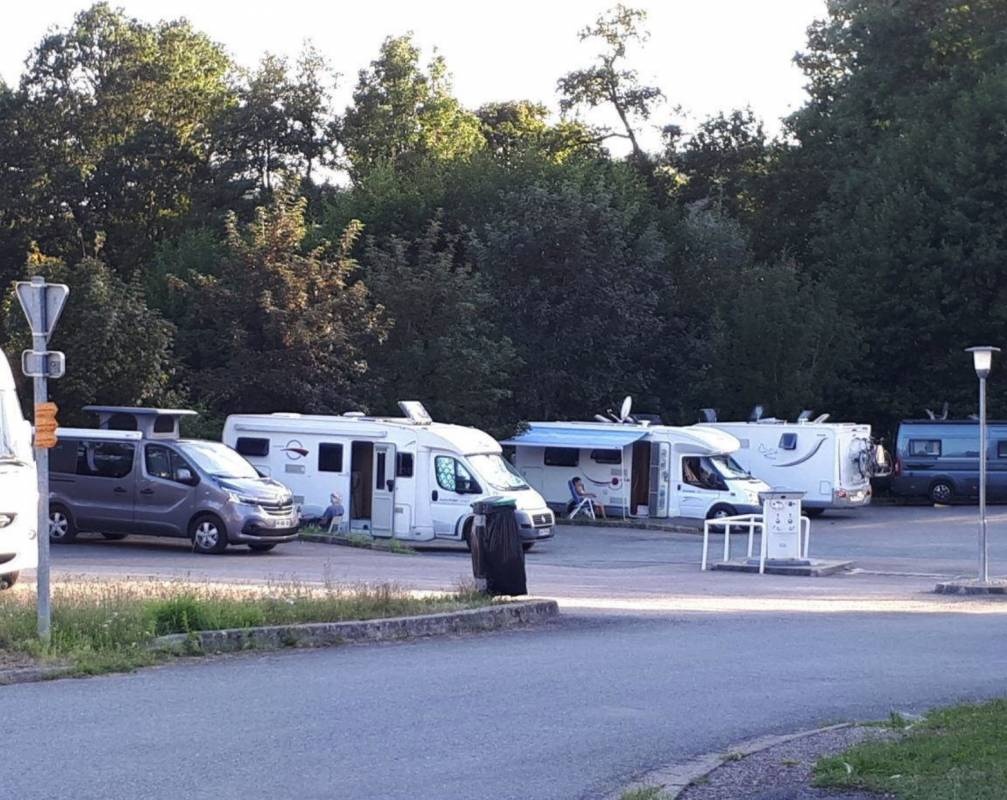 Stellplatz La Courtine — Area Autocaravanas in La Courtine
