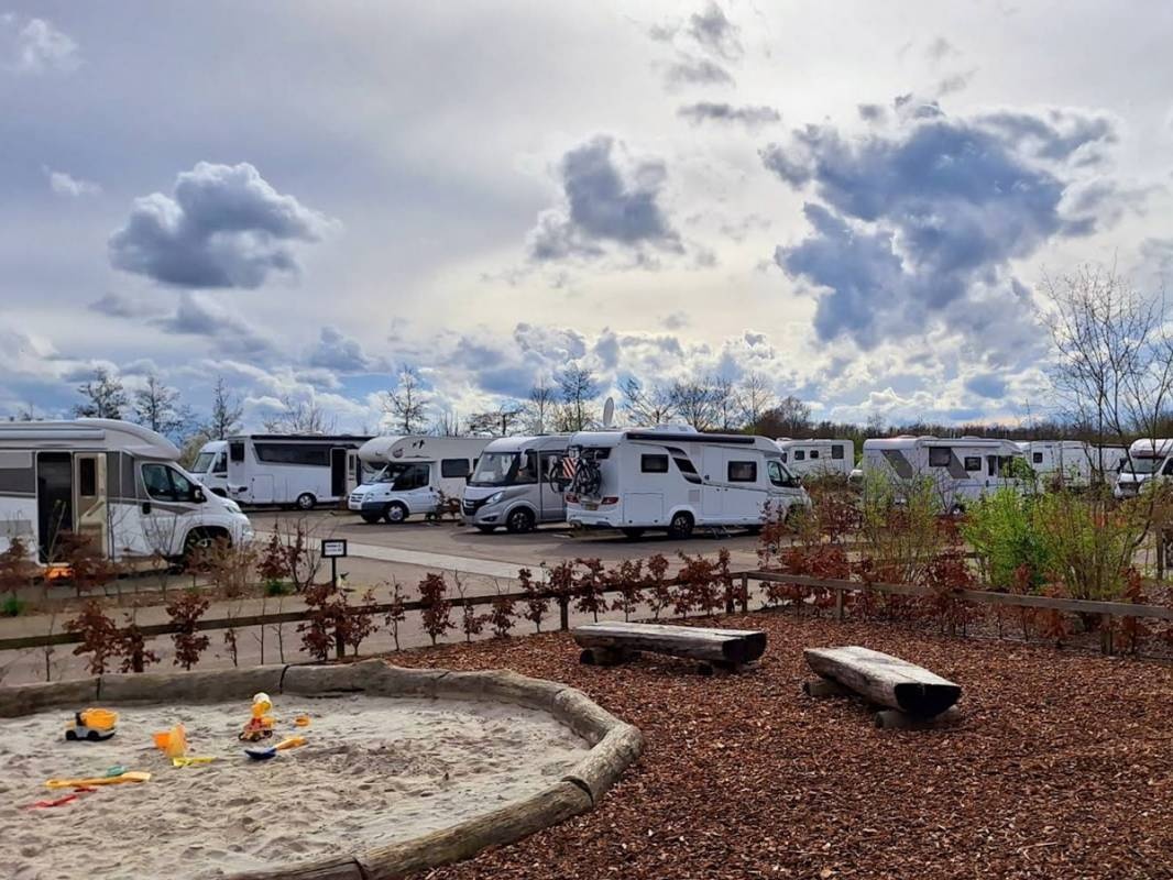 Camperplaats Hoeve Lieshout — Stellplatz in Weert
