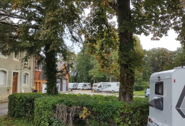 Stellplatz Arc-et-Senans — 露营车营地 in Arc-et-Senans