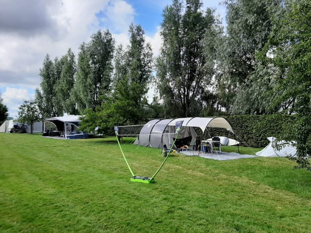 Minicamping Logement Doosje — Campingplads in Warfstermolen