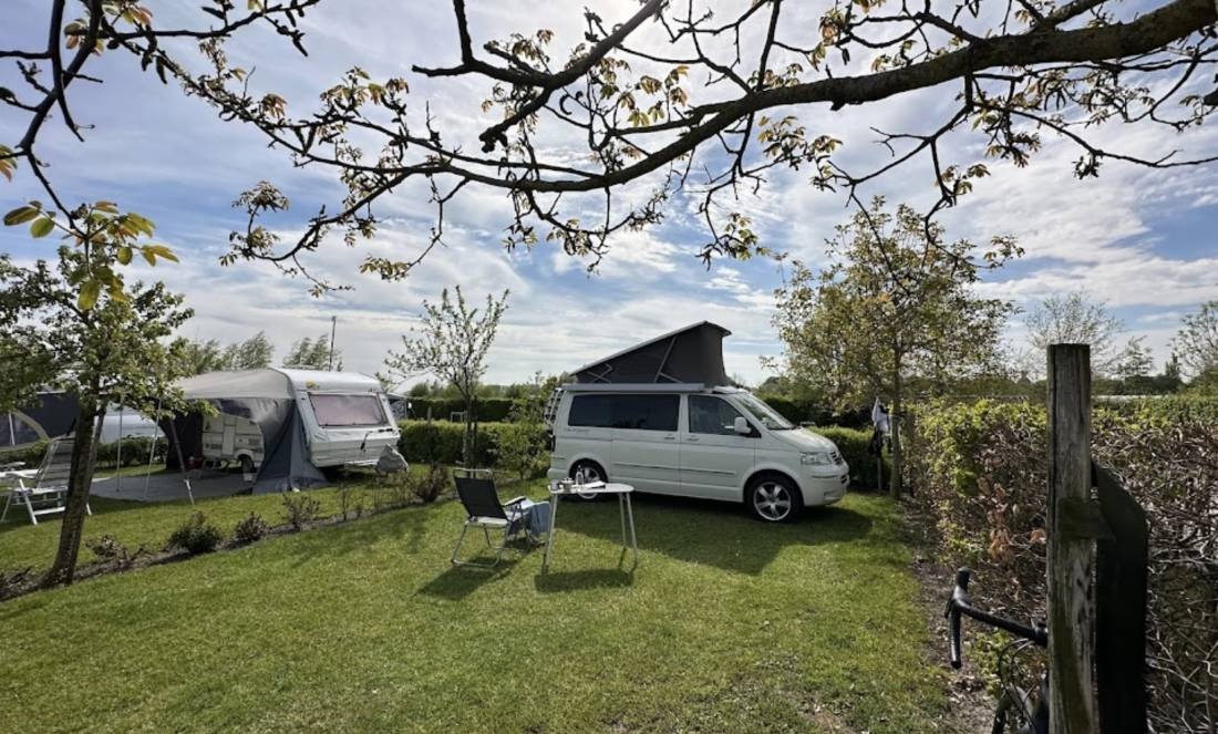 Mini Camping Hoeve De Bonte Kraai — Campingplatz in Raamsdonk
