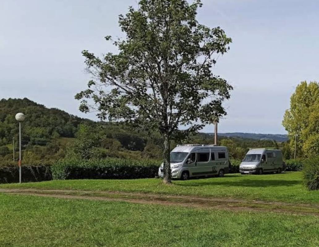 Stellplatz Ayen — Campervan Site in Ayen