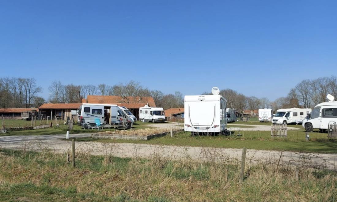 Camperplaats Houbenhof — Stellplatz in Leveroy
