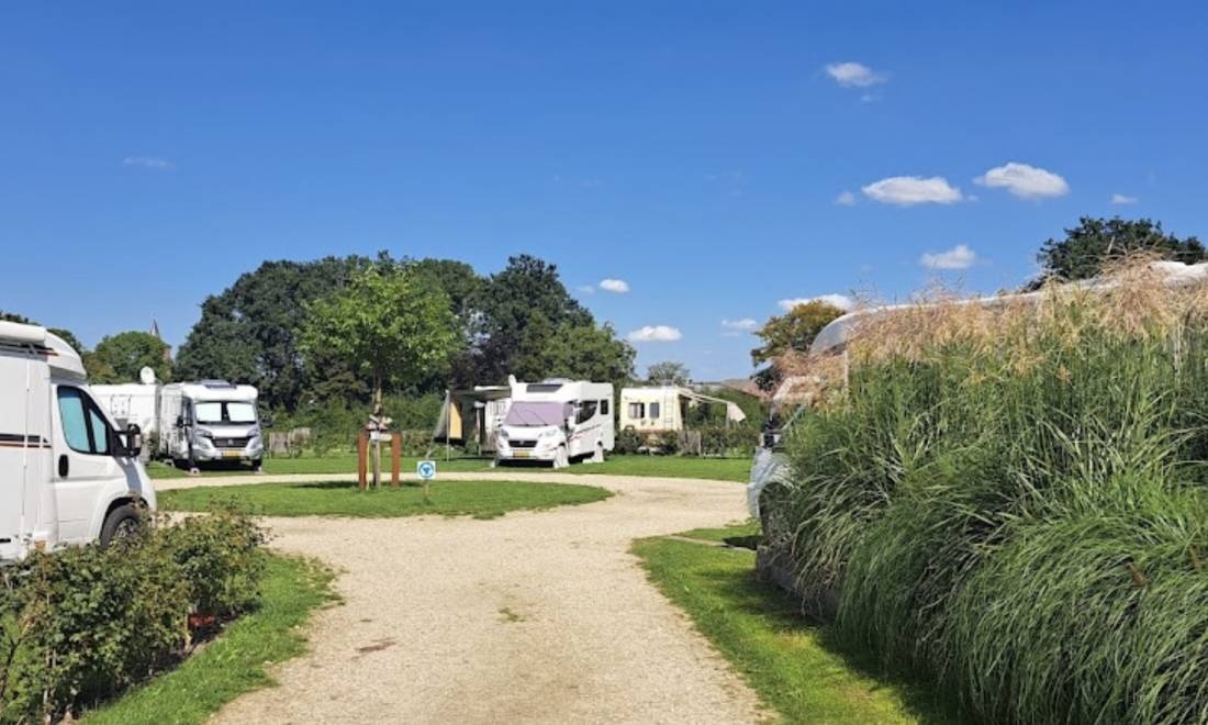 Camperplaats Houbenhof — Stellplatz in Leveroy