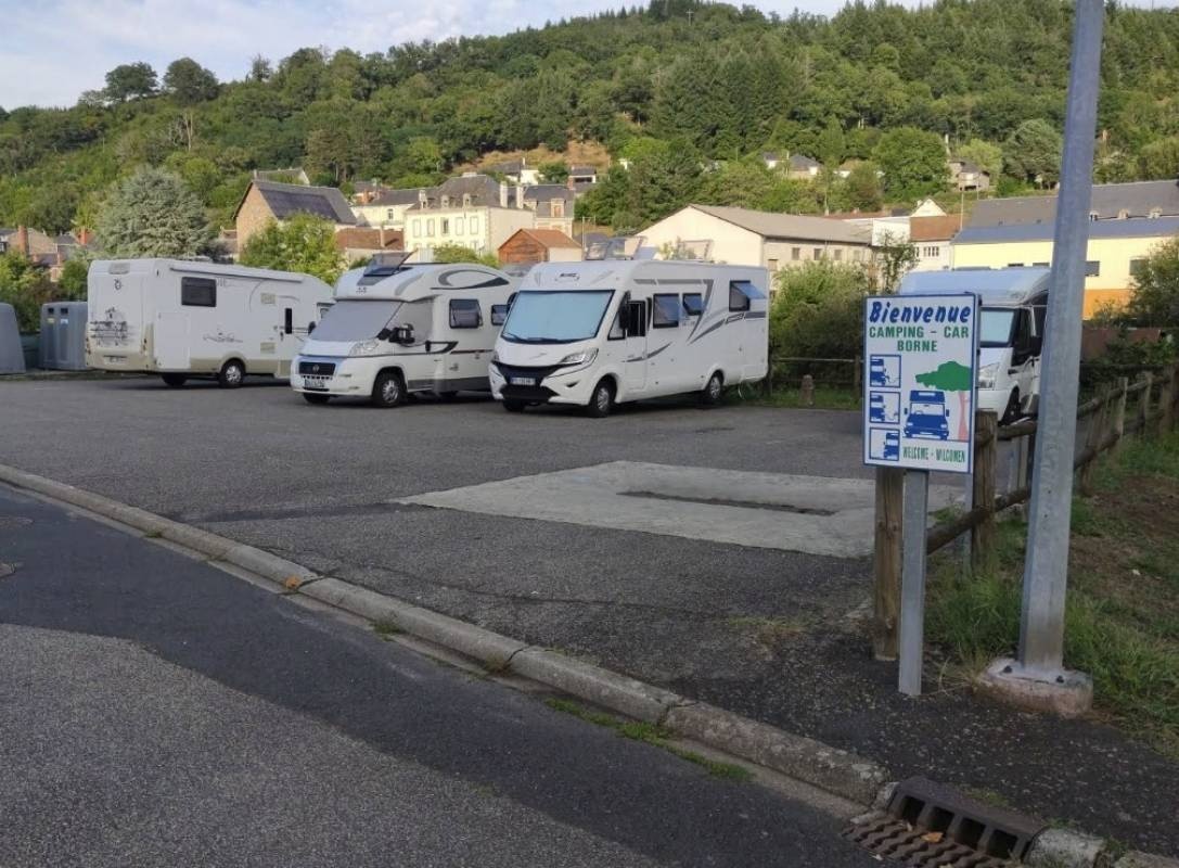 Stellplatz Bort les Orgues — Sítio para autocaravanas in Bort-les-Orgues