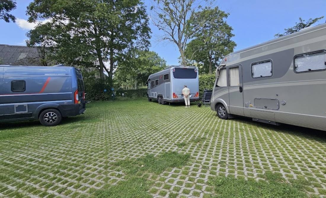 Camperplek Oal Dyck — Area Autocaravanas in Uithuizen
