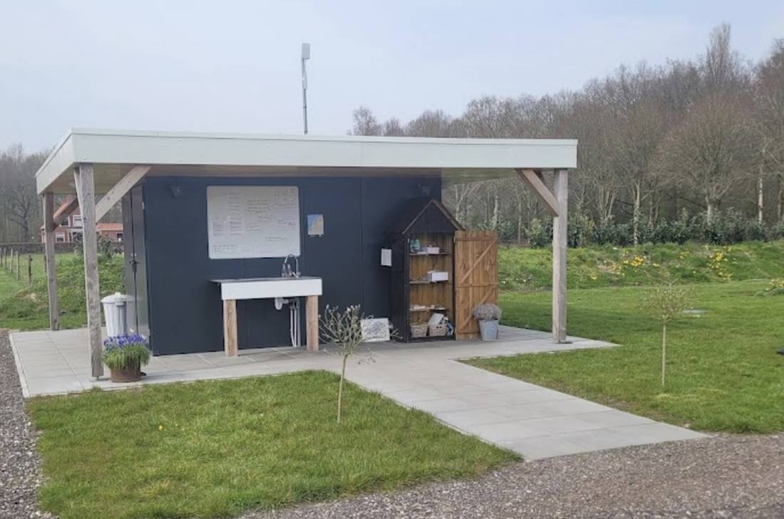 Camperplaats Loosterstee — Sp. parking dla kamperów in Vriescheloo