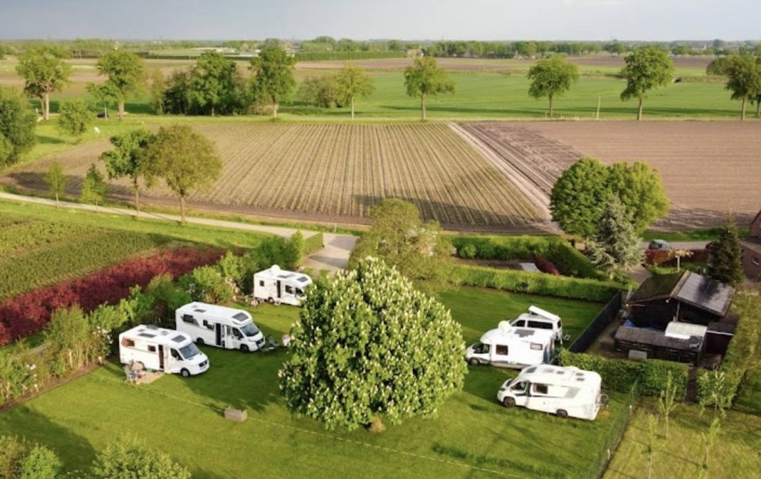 Camperplaats Wouw-Het Beekdal — Area Autocaravanas in Wouw