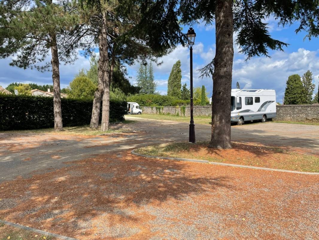 Stellplatz Monpazier — Karavan Sitesi in Monpazier
