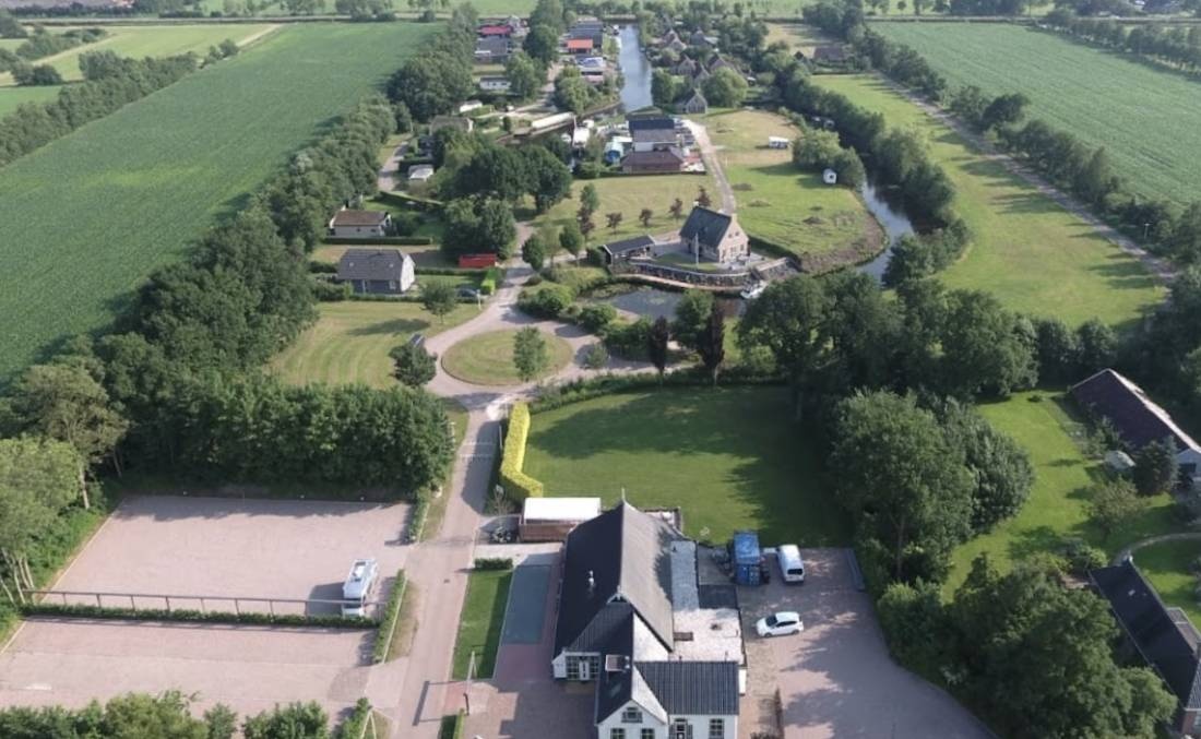 Camperplaats De Feroaring — Campervan Site in Oudwoude