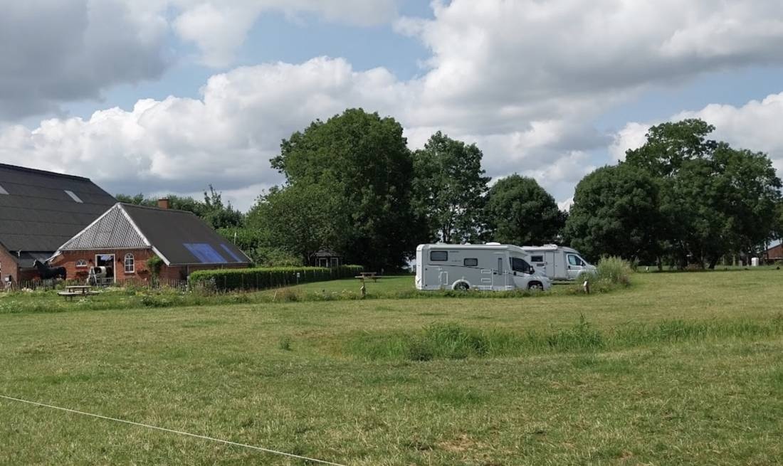 Camperplaats Westerwijtwerd — Area Autocaravanas in Westerwijtwerd