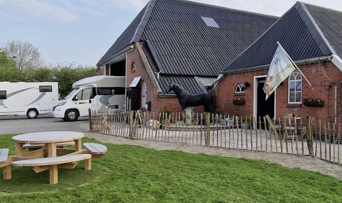 Camperplaats Westerwijtwerd — Area di sosta in Westerwijtwerd