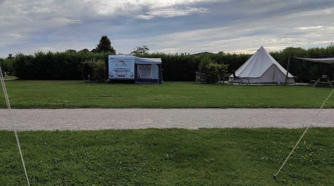Camping Boven het Maaiveld — Campingplatz in Hoogwoud