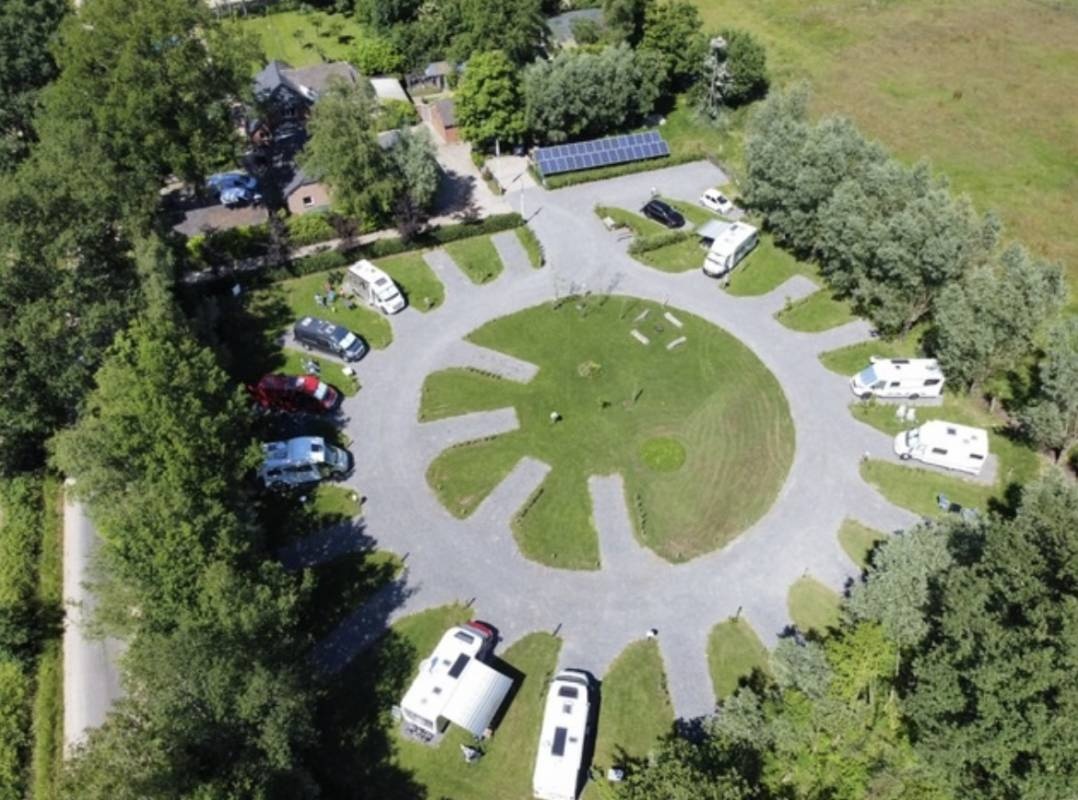 Camperplaats An de Bèke — Stellplatz in Klarenbeek