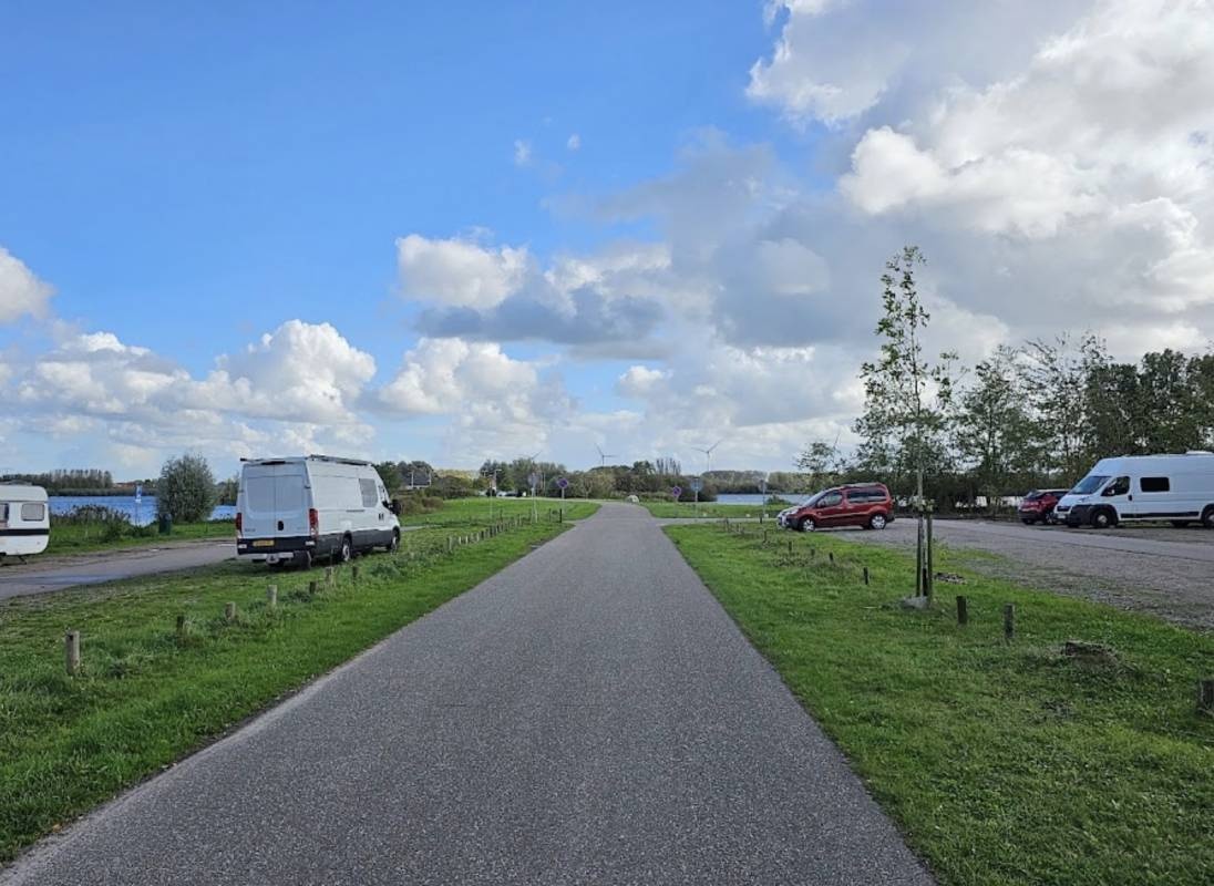 Camperplaats parking Bernisse — Camperplaats in Simonshaven