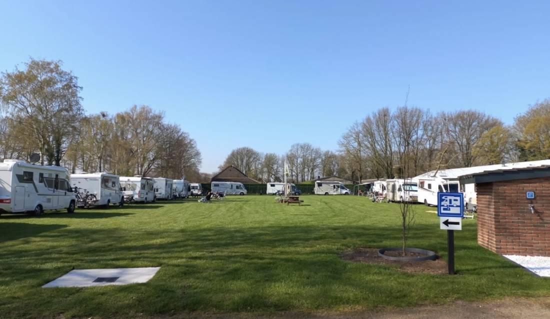 Camperplaats 't Rooth — Stellplatz in Maasbree
