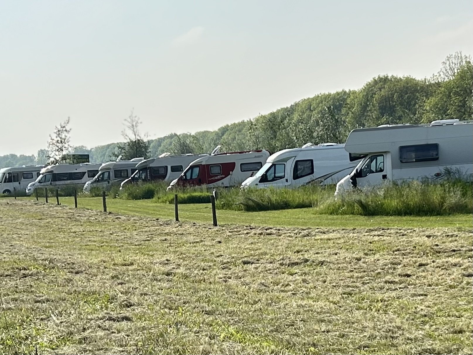 Camperlocatie Bij Hoppies — Stellplatz in Ammerzoden