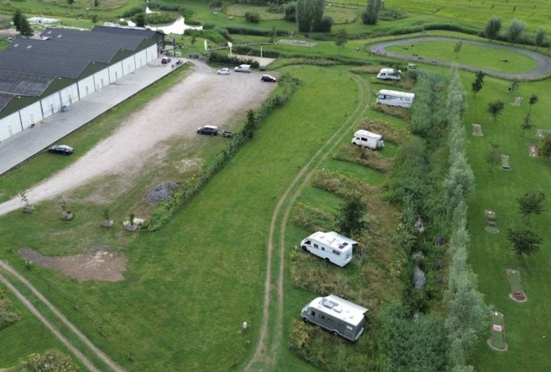 Camperlocatie Bij Hoppies — Stellplatz in Ammerzoden